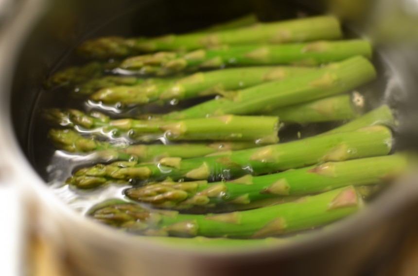 Green Asparagus with Olive Oil, Garlic & Parmesan Travel For Taste