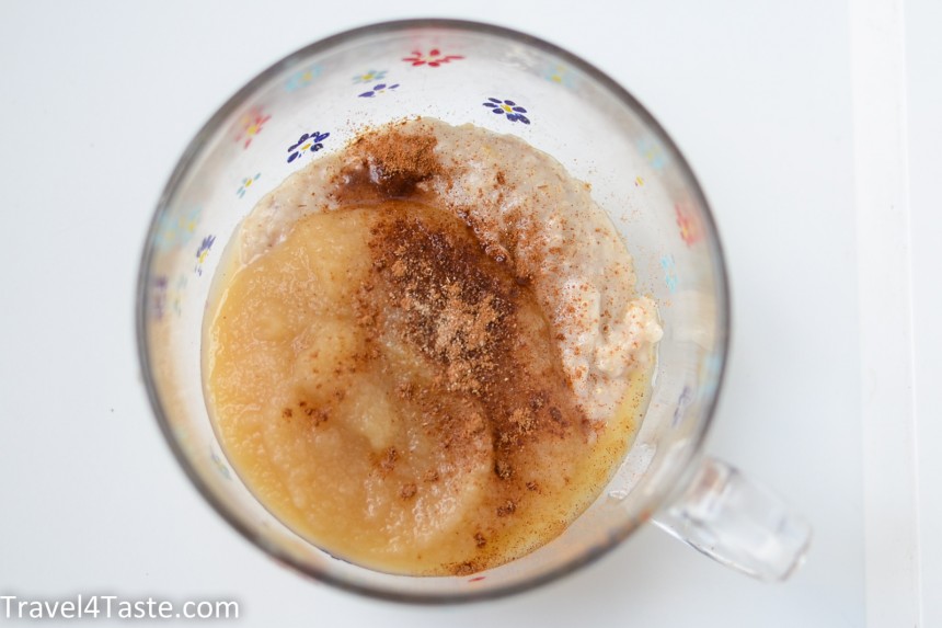 15 minutes Breakfast Recipe Oatmeal with Applesauce & Cinnamon