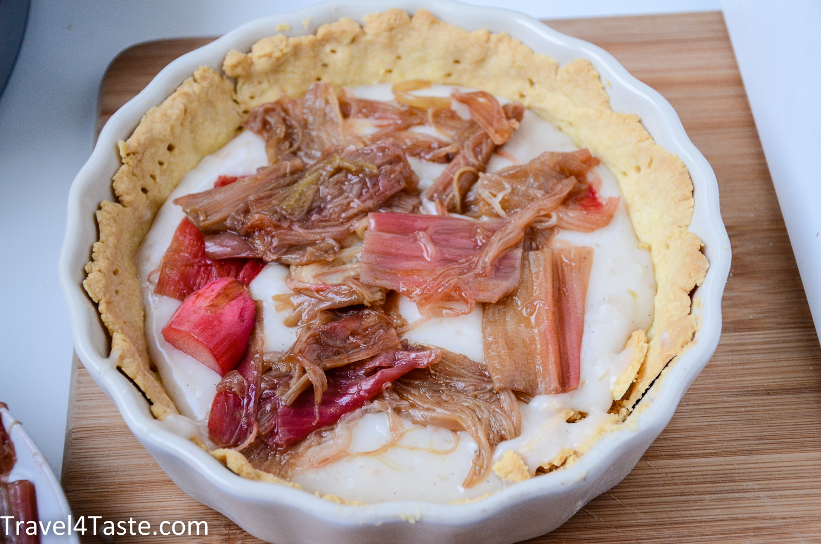 rhubarb tare with vanilla pudding and syrup | travel for taste